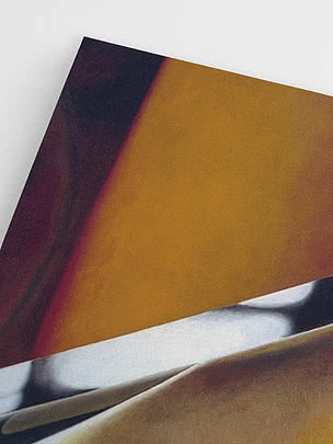 Abstraktes Bild mit goldenen und dunklen Formen in weichen Verläufen