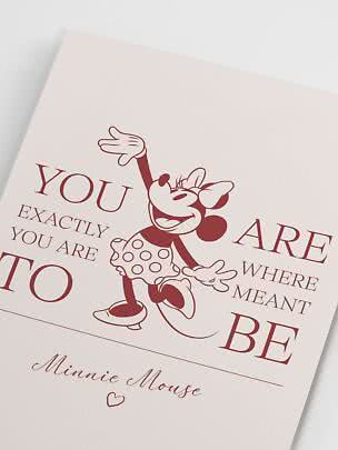 Hellrosa Poster mit Minnie Mouse und dem Spruch „You are exactly where you are meant to be“.