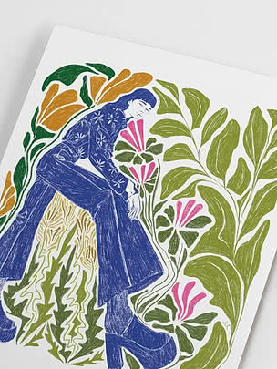 Poster illustrato con donna in abito blu tra foglie verdi e fiori colorati