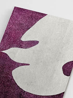 Schräge Nahaufnahme des ungerahmten Drucks mit der handaufgetragenen Körnung beider Farben und dem beschnittenen Flügel vor Magenta