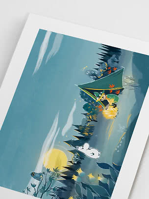 Illustriertes Poster mit Mumin und Snufkin in blaugrüner Landschaft bei Sonnenuntergang.