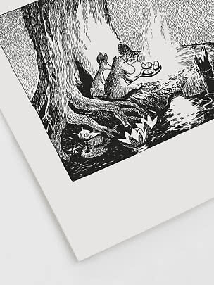 Sort-hvid illustration af to figurer ved et træ med en tallerken pandekager.