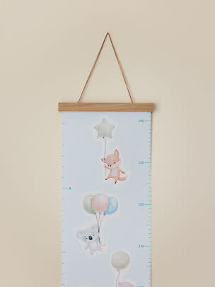 Blaue Messlatte für die Wand mit Fuchs, Koala und Ballons