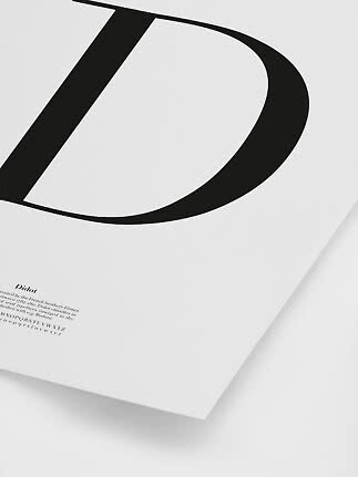 Poster tipografico minimalista con una grande lettera D nera su sfondo bianco.