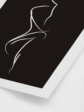Póster negro minimalista con dibujo de líneas blancas de una figura femenina sentada