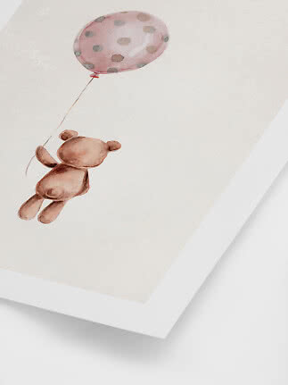 Akvarel af en bamse, der flyver med en lyserød ballon med prikker