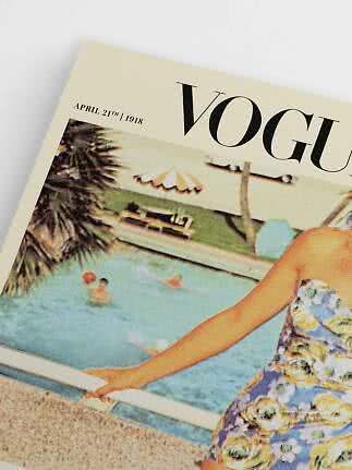Närbild av Vogue-magasin med retro poolillustration och datumet April 21th, 1918