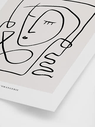 Póster abstracto de line art con dibujo de rostro negro sobre fondo beige en marco blanco