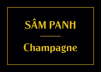 Etichetta nera con bordo dorato e scritte “SÂM PANH” e “Champagne” in oro