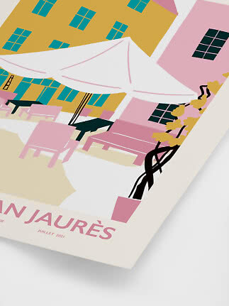 Buntes Poster mit Caféterrasse, großen Sonnenschirmen und rosa-gelben Gebäuden