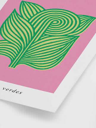 Motivo astratto di foglie verdi su sfondo rosa, stampa d’arte con bordo bianco