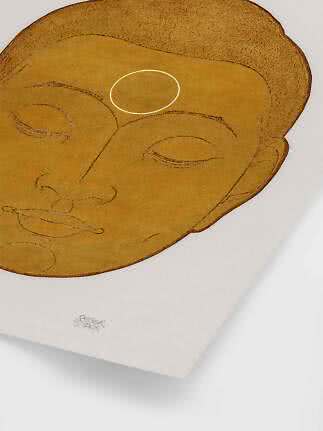 Illustrazione di un volto di Buddha dorato con occhi chiusi su sfondo bianco