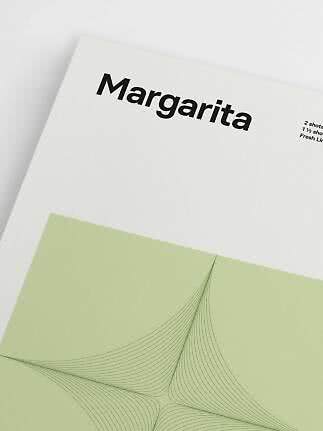 Nahaufnahme eines Margarita-Posters mit schwarzem Titel und hellgrünem abstraktem Motiv