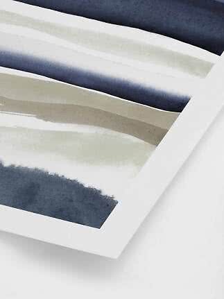 Abstrakter Kunstdruck mit breiten Aquarellstreifen in Dunkelblau, Grau und Beige