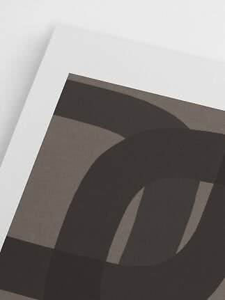 Stampa grafica astratta nera e grigia con forme curve su sfondo bianco