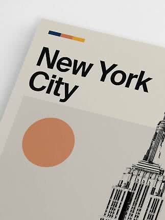 Poster mit Schriftzug New York City, orangem Kreis und schwarzer Gebäudeillustration