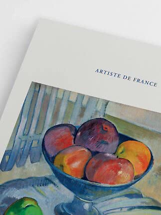 Affiche avec nature morte de fruits dans un bol bleu et le texte « ARTISTE DE FRANCE »