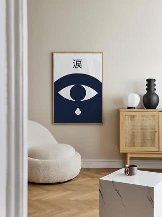 Gerahmtes grafisches Poster mit blauem Auge und Träne an beiger Wohnzimmerwand