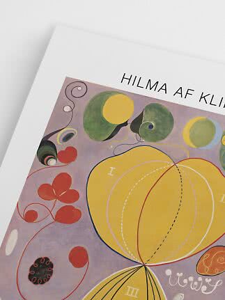 Zbliżenie na plakat artystyczny Hilmy af Klint z abstrakcyjnymi żółtymi, zielonymi i czerwonymi formami