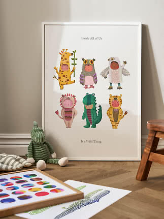 Indrammet børneplakat med seks børn i dyrekostumer og teksten "Inside All of Us Is a Wild Thing."