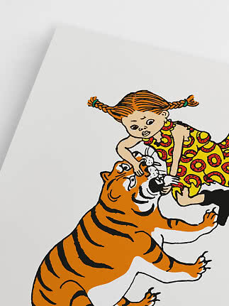 Illustration av flicka med flätor i gul klänning som leker med en orange tiger på vit bakgrund