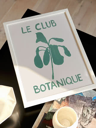 Poster incorniciato con illustrazione botanica verde e scritta "Le Club Botanique".
