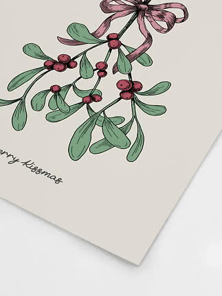 Illustrazione di vischio con bacche rosse e fiocco rosa su cartoncino color crema