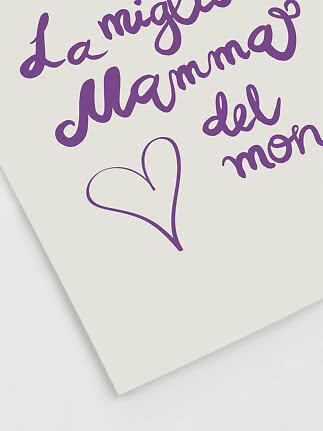 Affiche avec texte manuscrit violet "la mig varme dig" et cœur dessiné sur fond clair