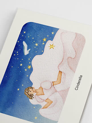 Illustration von Cinderella im rosa Kleid zwischen Wolken und Sternen auf dunkelblauem Hintergrund