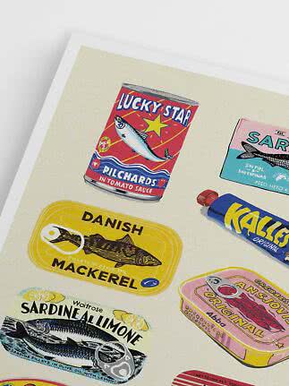 Illustration af farverige dåser og emballager med sardiner og makrel på lys baggrund