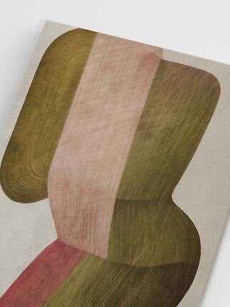 Lámina abstracta con formas curvas en verde oliva, rosa y rojo óxido sobre fondo claro