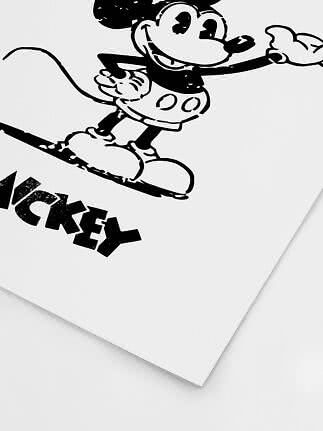 Zwart-witte afbeelding van Mickey Mouse met de naam Mickey op witte achtergrond