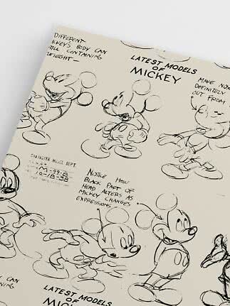 Poster met zwarte schetsen van Mickey Mouse en handgeschreven notities op lichte achtergrond