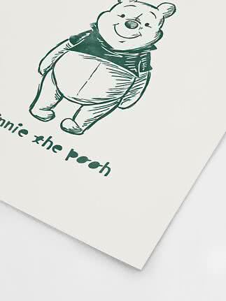 Poster con disegno a linee verde di Winnie the Pooh e scritta "Winnie the Pooh"