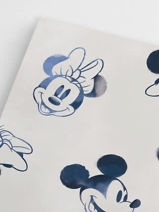 Weißer Stoff mit blauen Illustrationen von Minnie Mouse und Mickey Mouse