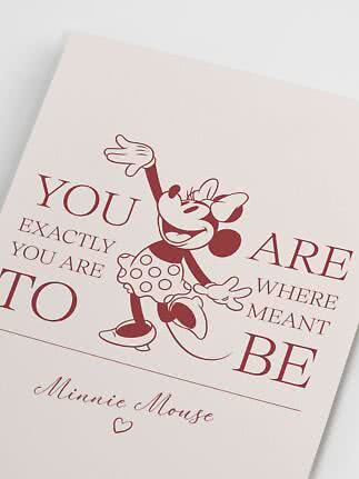 Hellrosa Poster mit Minnie Mouse und dem Spruch „You are exactly where you are meant to be“.