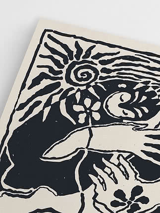 Schwarz-weißer Kunstdruck mit abstraktem Gesicht, Spiralsonne und Blumen