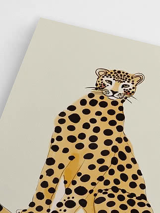 Illustration av en sittande gepard med svarta fläckar på ljus bakgrund