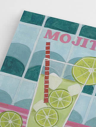 Illustratie van mojito met limoen, ijsblokjes en rietje op blauw geruite achtergrond
