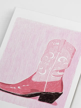 Illustration af pink cowboyboot med mønster på hvidt papir