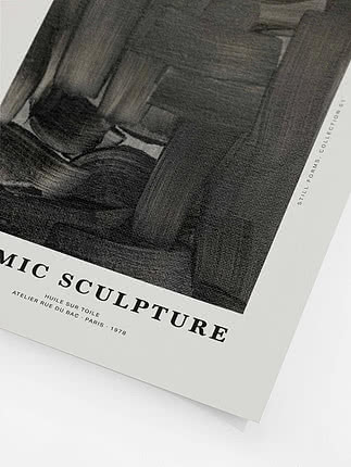 Nærbillede af det nederste hjørne med lærredsvævningen i trykket og seriftitlen Cosmic Sculpture