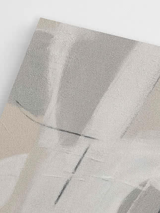 Skrå nærbillede af det uindrammede tryk med de lagdelte lasurer, de få faste grafitstrøg og papirets kornethed