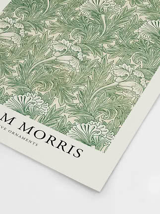 Grønt blomstret William Morris-mønster med slyngende blade på cremefarvet baggrund