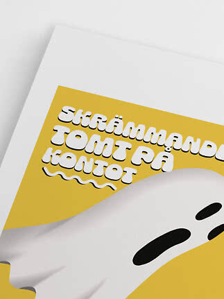 Nærbillede af gul og hvid plakat med teksten "Skrämmande tomt på kontot"