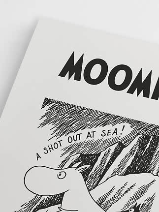 Sort-hvid Mumi-plakat med teksten "Moomin" og "A Shot Out at Sea!"