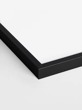 Nahaufnahme einer quadratischen LED-Deckenleuchte mit weißem Diffusor und schwarzem Rahmen