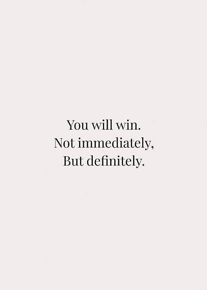 Minimalistisches Typografie-Poster mit dem Text: "You will win. Not immediately, But definitely."