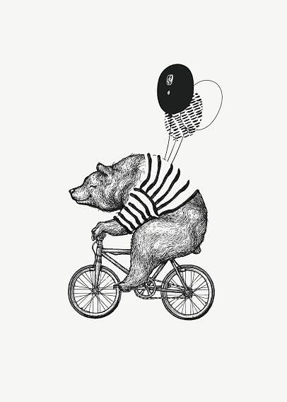 Sort-hvid illustration af en bjørn på cykel med stribet trøje og tre balloner