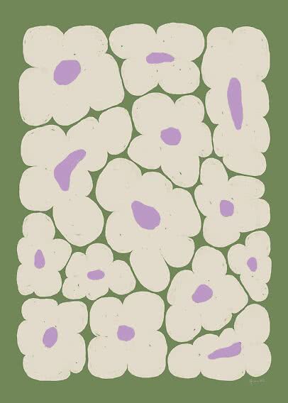 Abstraktes Blumenmuster mit cremeweißen Blüten und violetten Mitten auf grünem Hintergrund