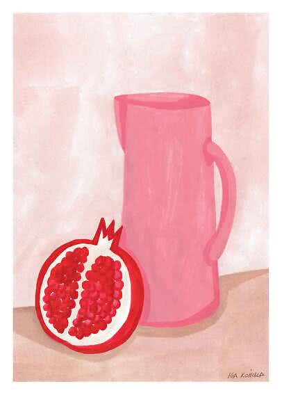 Illustration d'un pichet rose avec une moitié de grenade sur fond rose clair